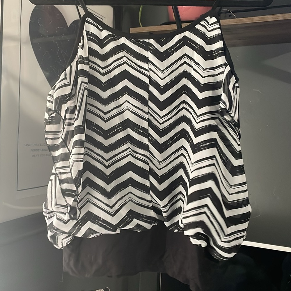 Flowy Pattern Tank Top - Picture 6 of 8